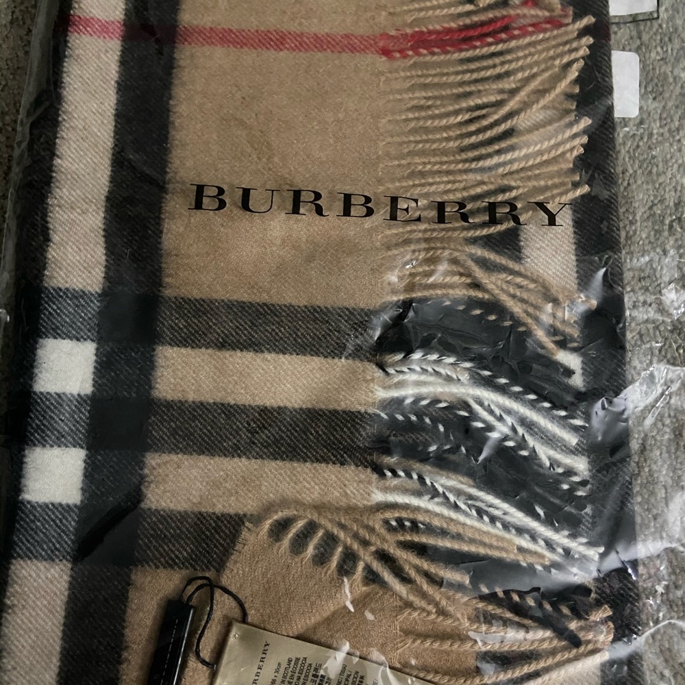 Burberry cashmere scarf